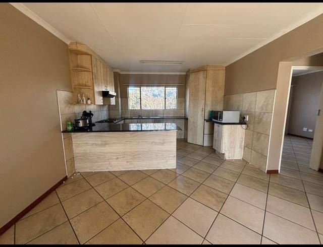 2 BEDROOM TOWNHOUSE FOR SALE IN FLORIDA GLEN